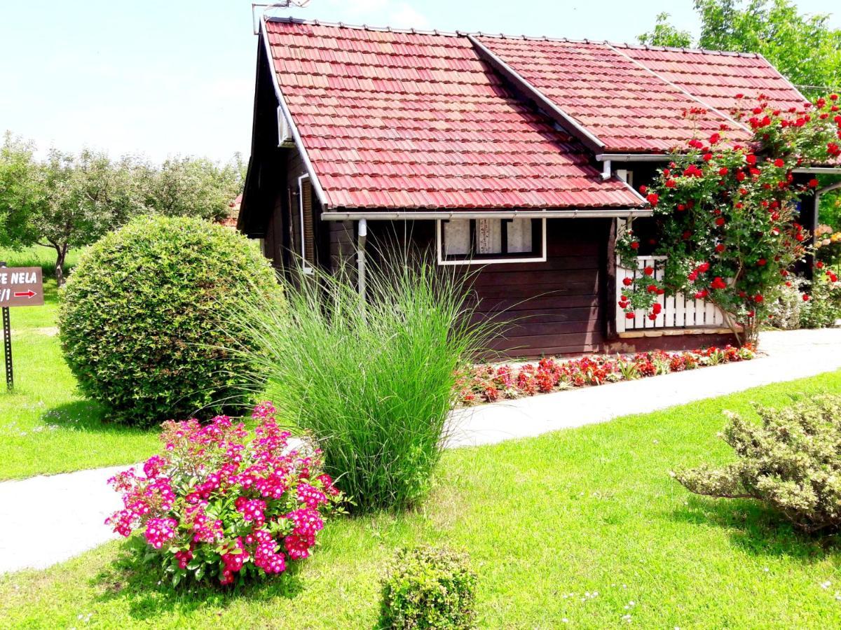 Wooden House Nela Near Plitvice Lakes Smoljanac Ngoại thất bức ảnh