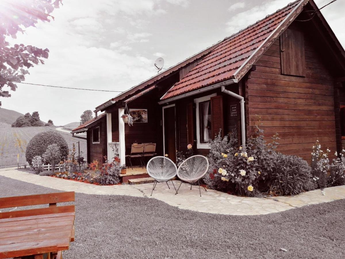 Wooden House Nela Near Plitvice Lakes Smoljanac Ngoại thất bức ảnh
