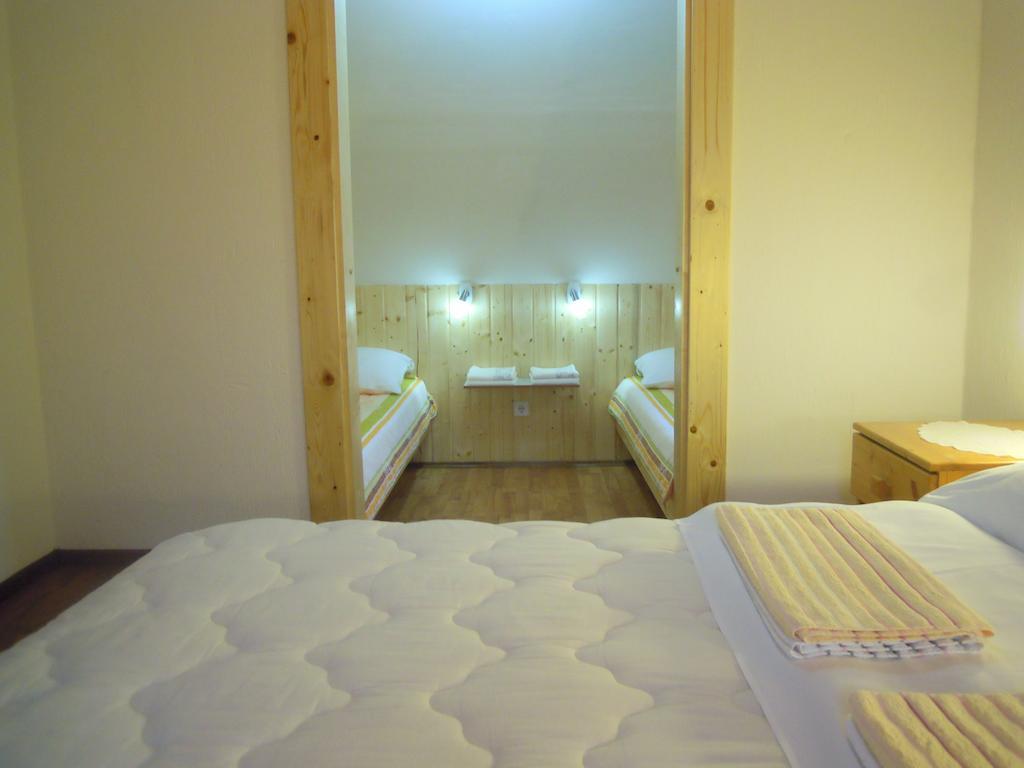 Wooden House Nela Near Plitvice Lakes Smoljanac Phòng bức ảnh
